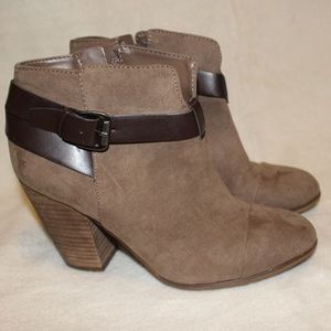 Carlos Santana tan ankle boots with buckles